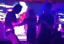 酒吧舞男视频在线观看